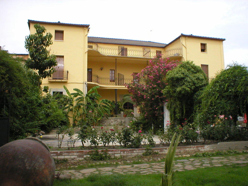 Hostal La Colonial Madrigal de la Vera Εξωτερικό φωτογραφία
