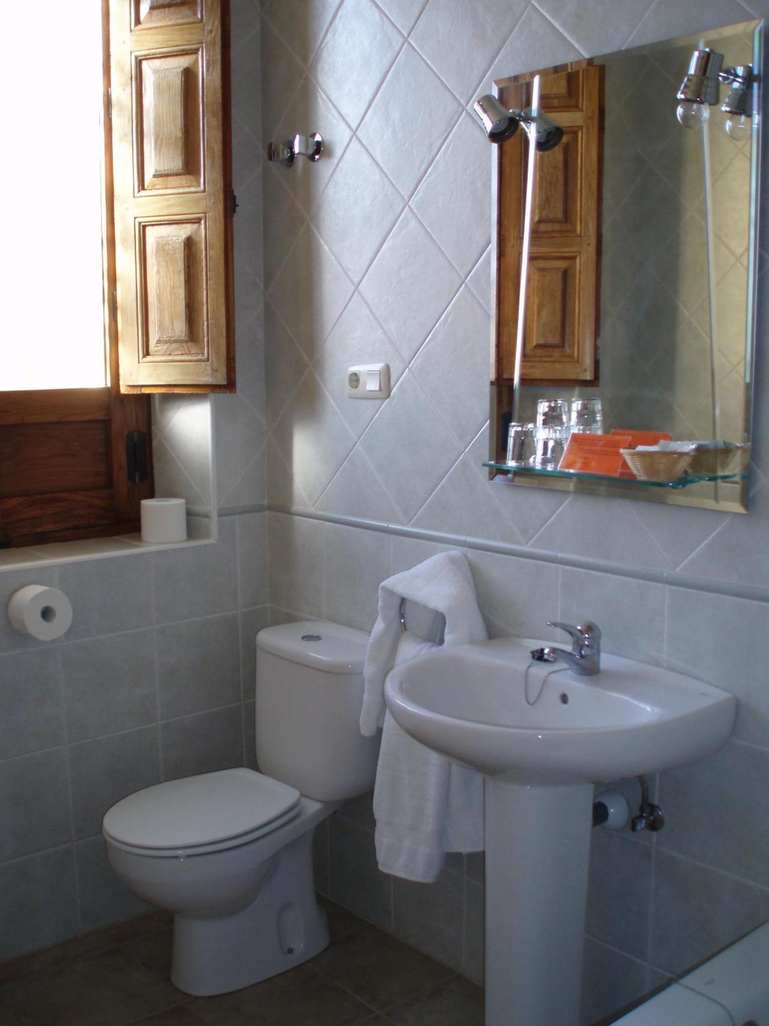Hostal La Colonial Madrigal de la Vera Εξωτερικό φωτογραφία