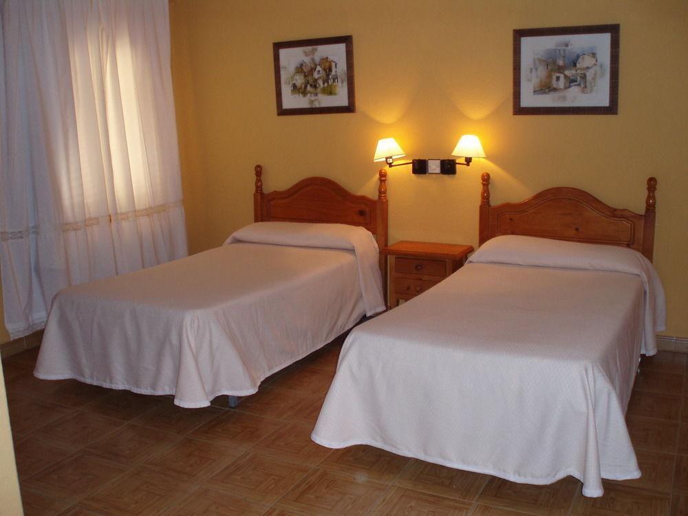 Hostal La Colonial Madrigal de la Vera Εξωτερικό φωτογραφία